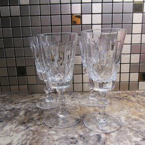 4 VINTAGE CROSS & OLIVE LIQUOR GLASSES.  HOLD 2 1/2 OZ.  GREAT CONDITION.